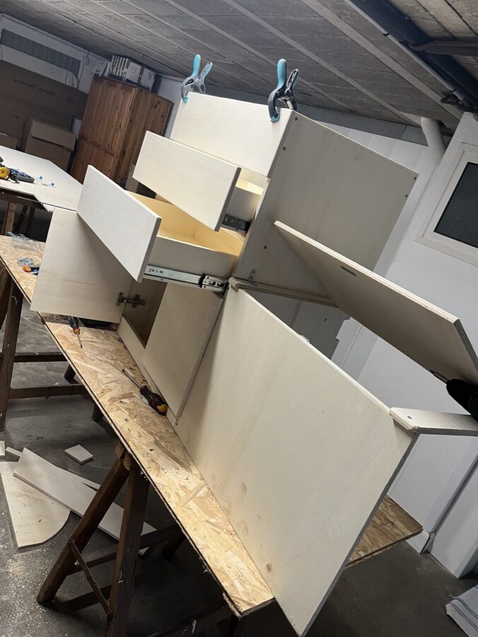 Fabrication des meubles en atelier